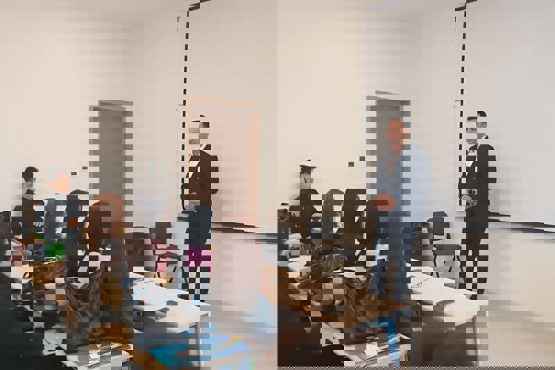  Turizm sektöründe kariyer söyleşileri kapsamında ALTİD Başkanı Cem Özcan öğrencilerle bir araya geldi.