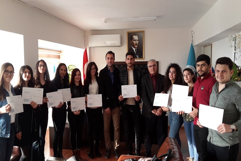 TURİZM İŞLETMECİLİĞİ ÖĞRENCİLERİ AMADEUS SERTİFİKALARINI ALDI