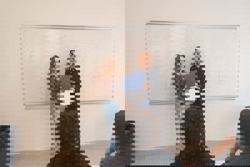 Bera Alanya Otel Genel Müdürü Ruhat Ülgen Cengiz, ALKÜ Turizm Fakültesi Öğrencileriyle Buluştu.